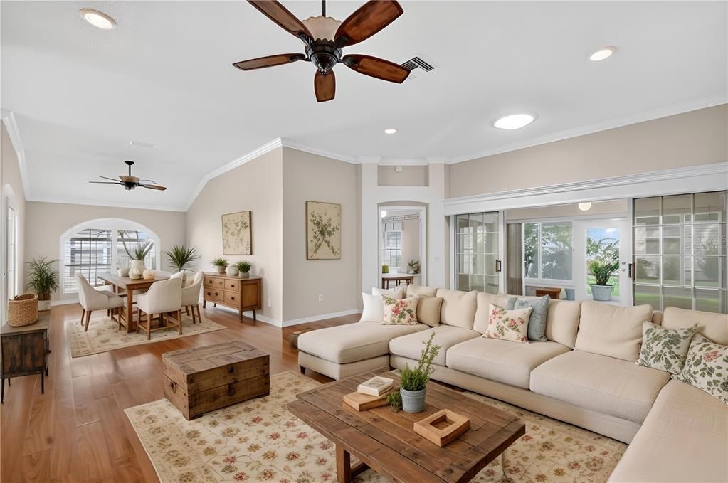 Под контрактом: $375,000 (3 спален, 2 ванн, 1858 Квадратных фут)