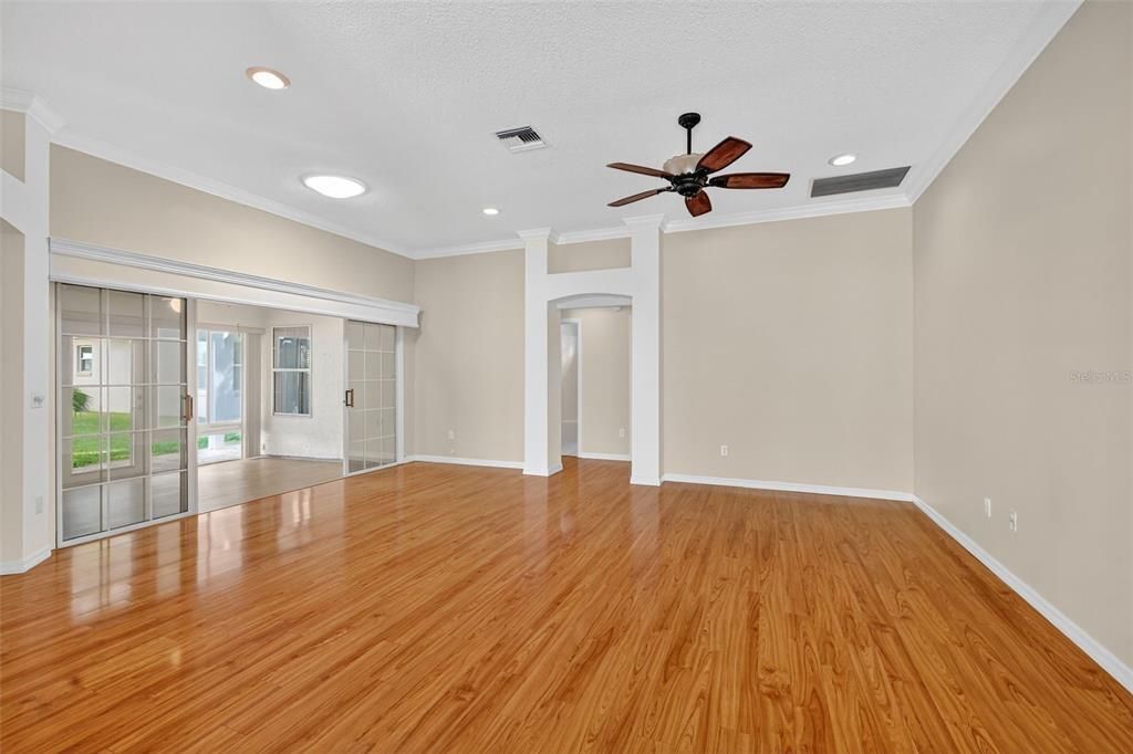 Под контрактом: $375,000 (3 спален, 2 ванн, 1858 Квадратных фут)