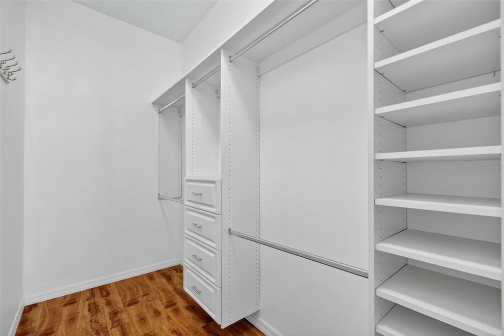 Под контрактом: $375,000 (3 спален, 2 ванн, 1858 Квадратных фут)