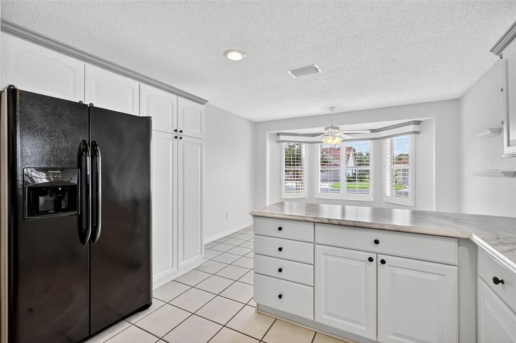 Под контрактом: $375,000 (3 спален, 2 ванн, 1858 Квадратных фут)