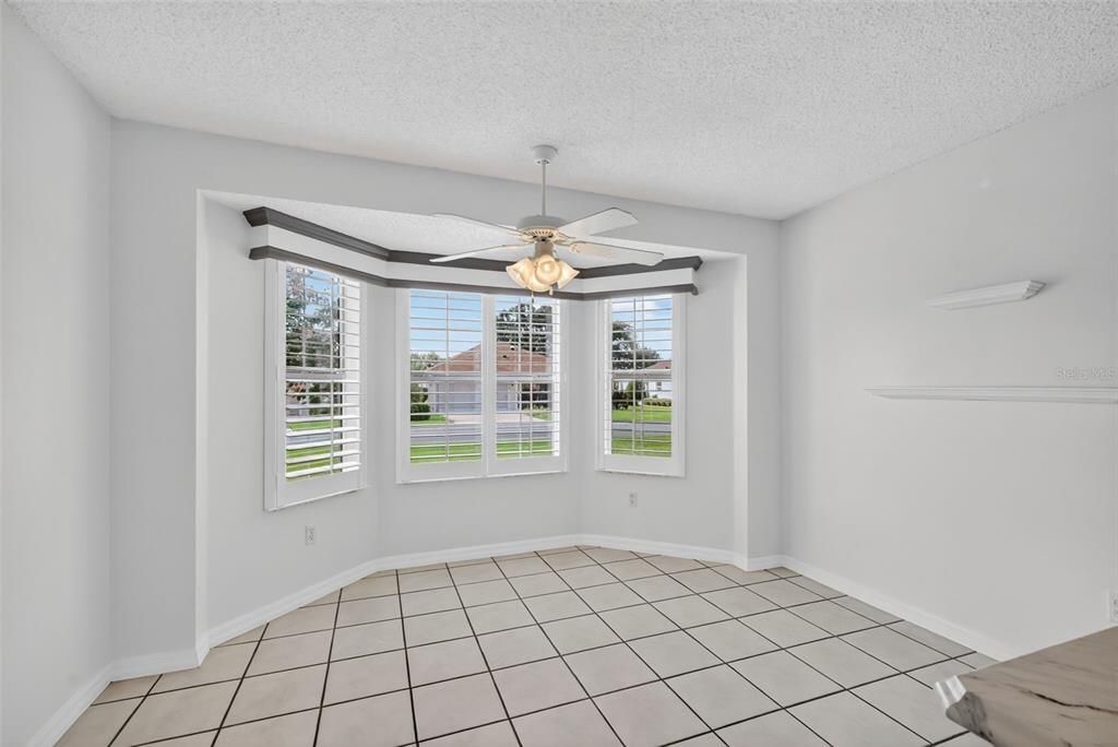 Под контрактом: $375,000 (3 спален, 2 ванн, 1858 Квадратных фут)