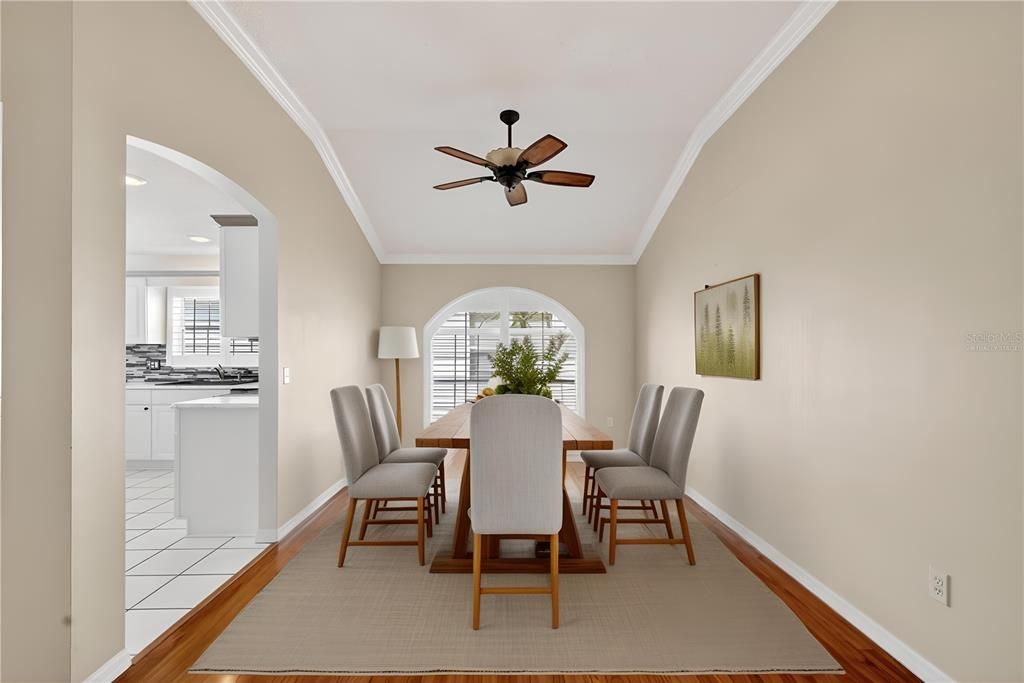 Под контрактом: $375,000 (3 спален, 2 ванн, 1858 Квадратных фут)