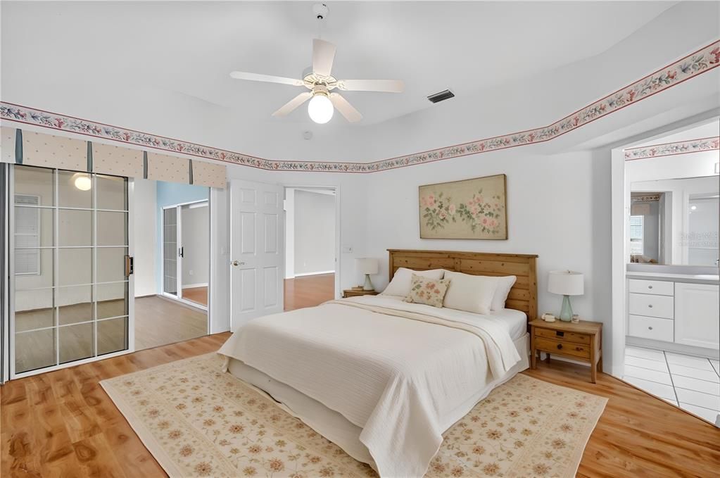 Под контрактом: $375,000 (3 спален, 2 ванн, 1858 Квадратных фут)