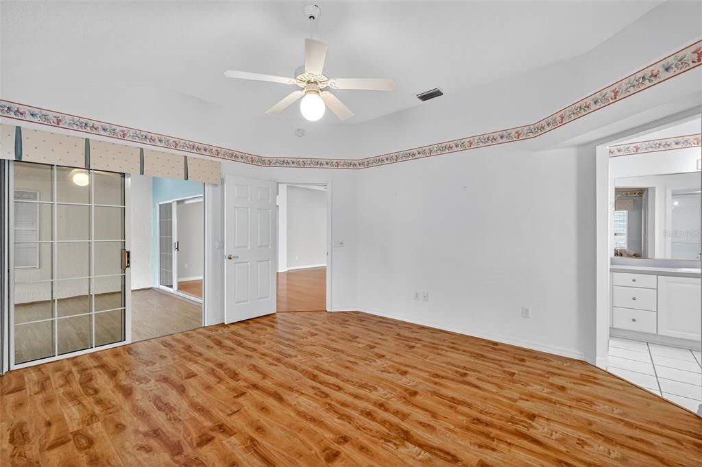 Под контрактом: $375,000 (3 спален, 2 ванн, 1858 Квадратных фут)