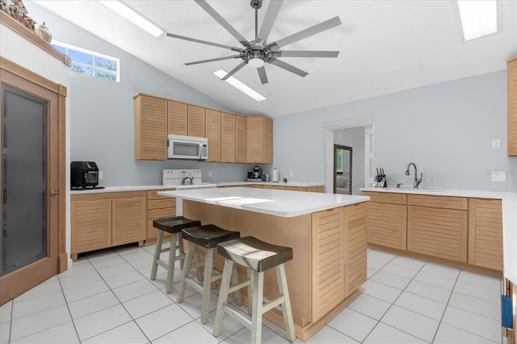 На продажу: $829,900 (4 спален, 3 ванн, 3267 Квадратных фут)