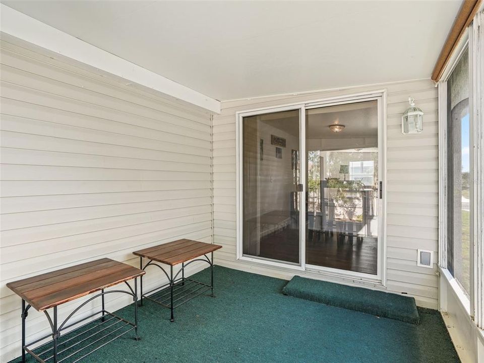 合同活跃: $214,500 (2 贝兹, 2 浴室, 1300 平方英尺)