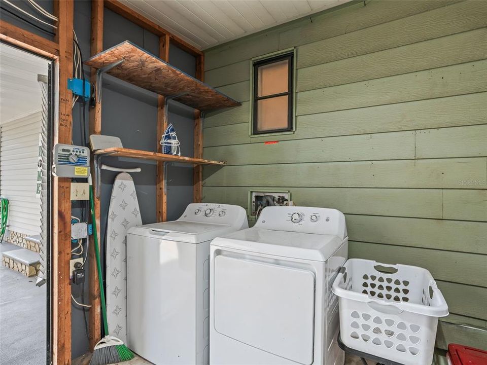 合同活跃: $214,500 (2 贝兹, 2 浴室, 1300 平方英尺)