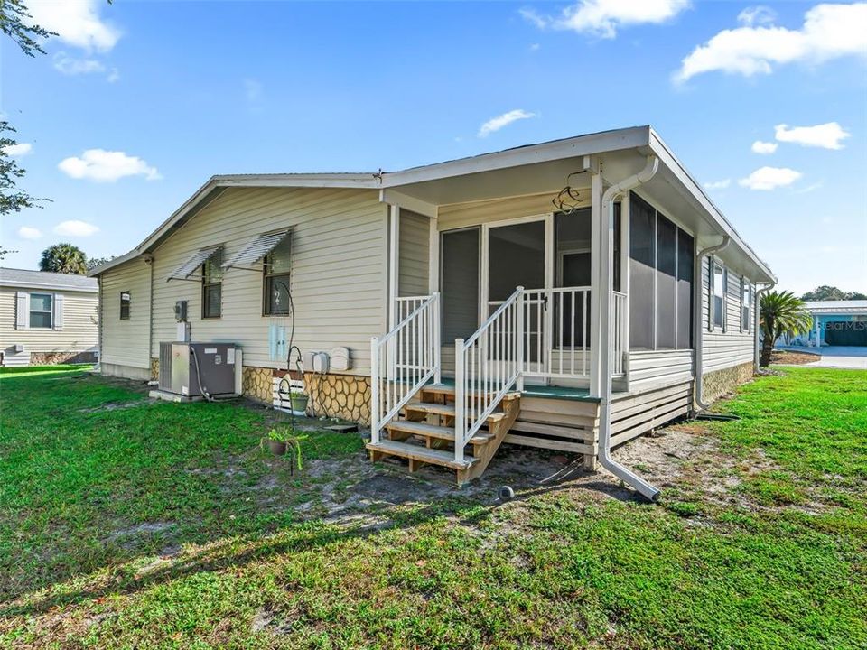 合同活跃: $214,500 (2 贝兹, 2 浴室, 1300 平方英尺)