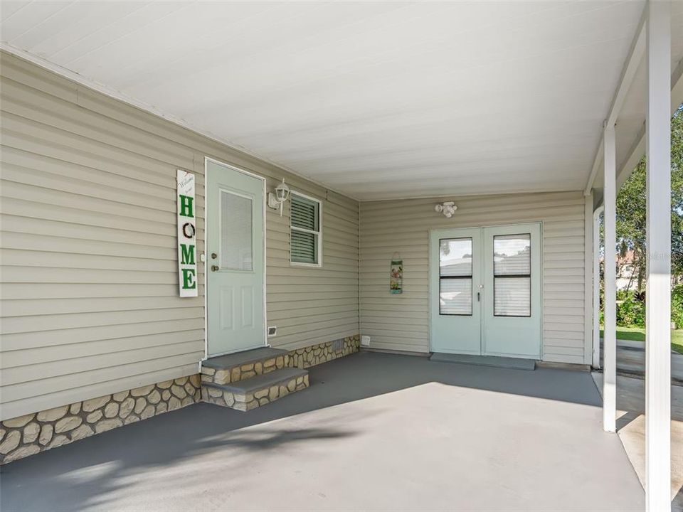 合同活跃: $214,500 (2 贝兹, 2 浴室, 1300 平方英尺)