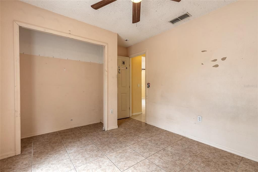 合同活跃: $224,900 (3 贝兹, 2 浴室, 1208 平方英尺)