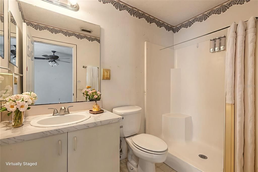 合同活跃: $224,900 (3 贝兹, 2 浴室, 1208 平方英尺)