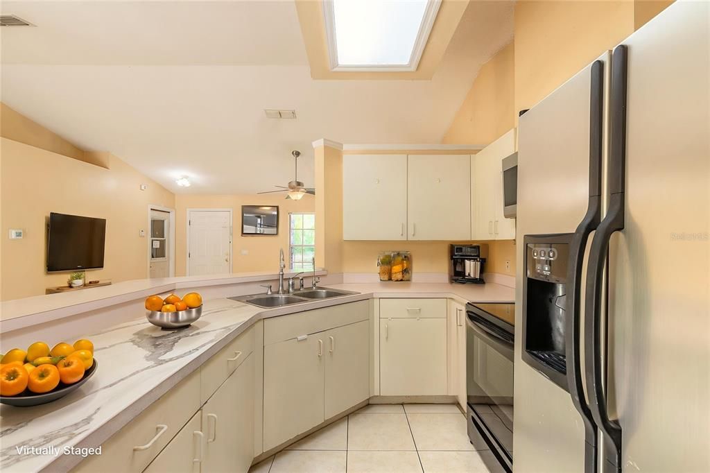 合同活跃: $224,900 (3 贝兹, 2 浴室, 1208 平方英尺)