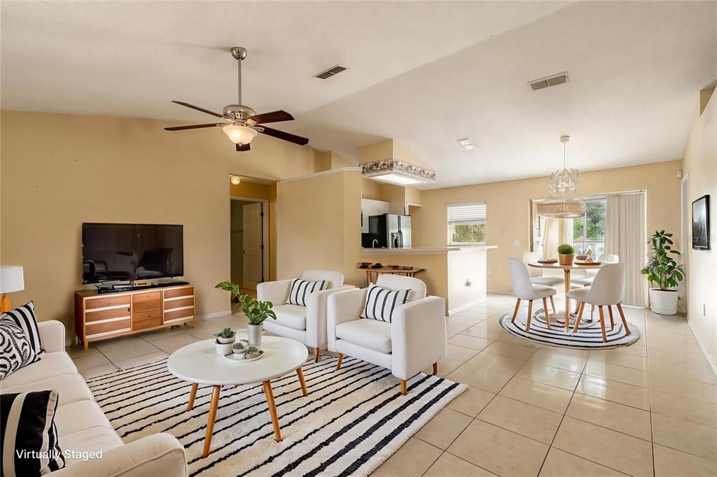 合同活跃: $224,900 (3 贝兹, 2 浴室, 1208 平方英尺)