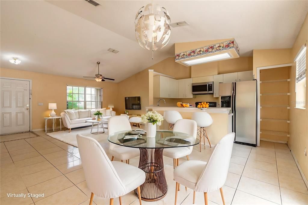 合同活跃: $224,900 (3 贝兹, 2 浴室, 1208 平方英尺)