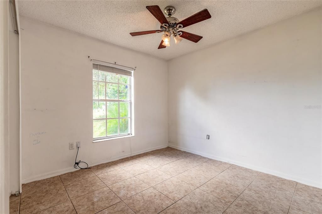 合同活跃: $224,900 (3 贝兹, 2 浴室, 1208 平方英尺)