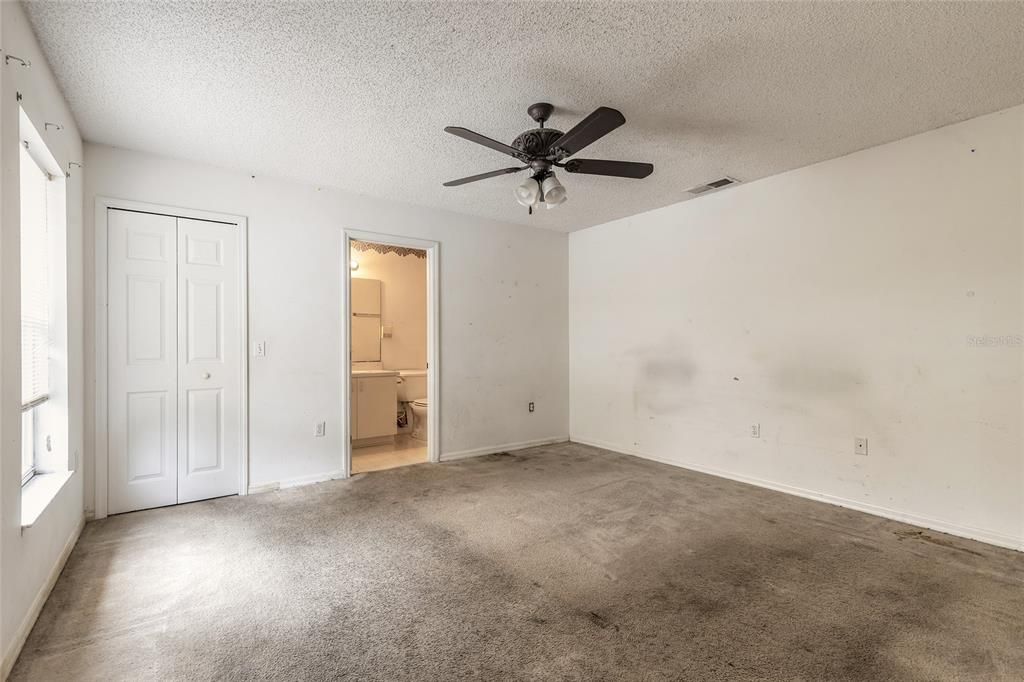 合同活跃: $224,900 (3 贝兹, 2 浴室, 1208 平方英尺)