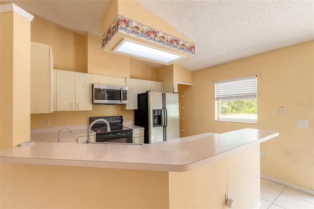 合同活跃: $224,900 (3 贝兹, 2 浴室, 1208 平方英尺)