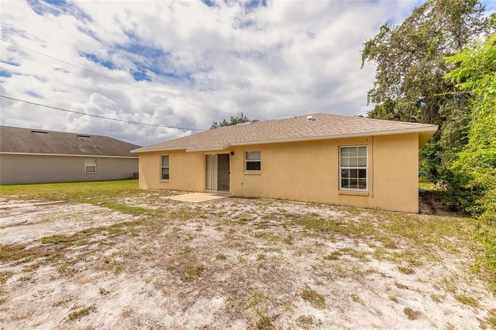 合同活跃: $224,900 (3 贝兹, 2 浴室, 1208 平方英尺)