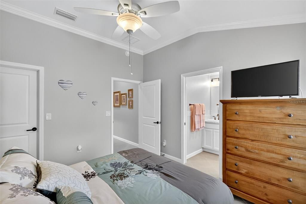 На продажу: $550,000 (3 спален, 3 ванн, 1905 Квадратных фут)