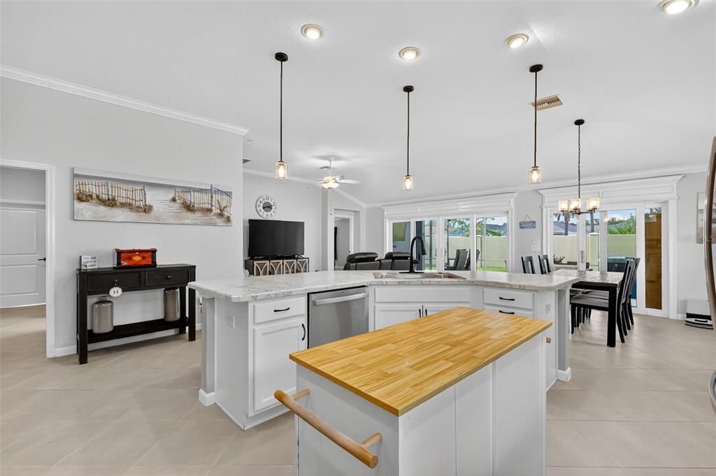 На продажу: $550,000 (3 спален, 3 ванн, 1905 Квадратных фут)