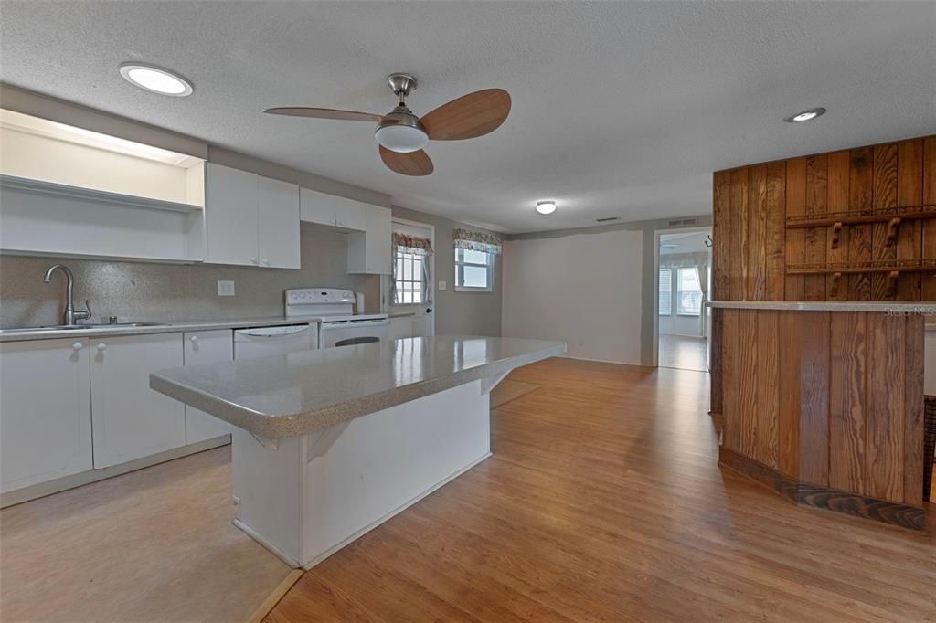 For Sale: $154,900 (2 beds, 2 baths, 1456 Square Feet)