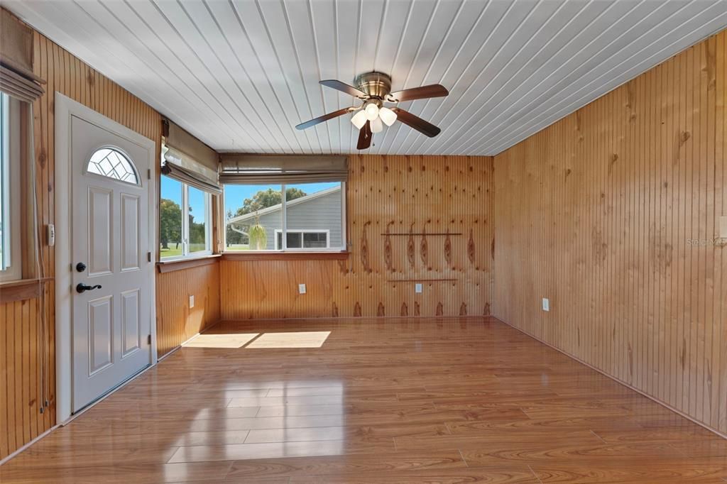 For Sale: $154,900 (2 beds, 2 baths, 1456 Square Feet)