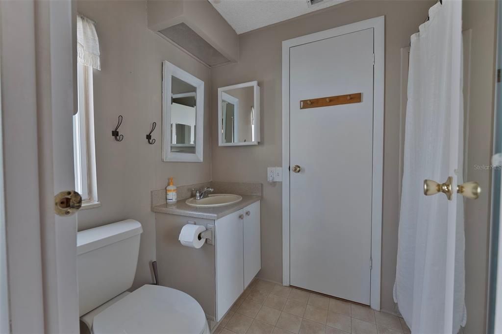 For Sale: $154,900 (2 beds, 2 baths, 1456 Square Feet)