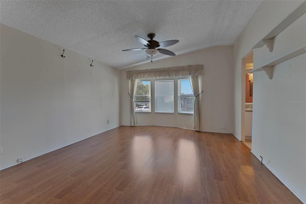 For Sale: $154,900 (2 beds, 2 baths, 1456 Square Feet)