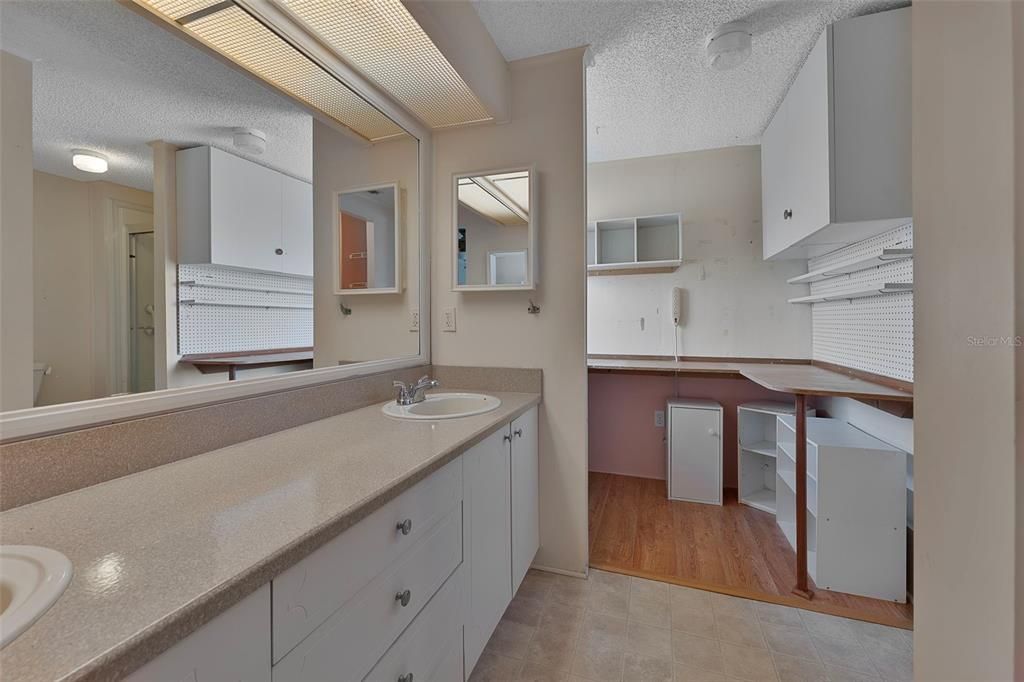 For Sale: $154,900 (2 beds, 2 baths, 1456 Square Feet)