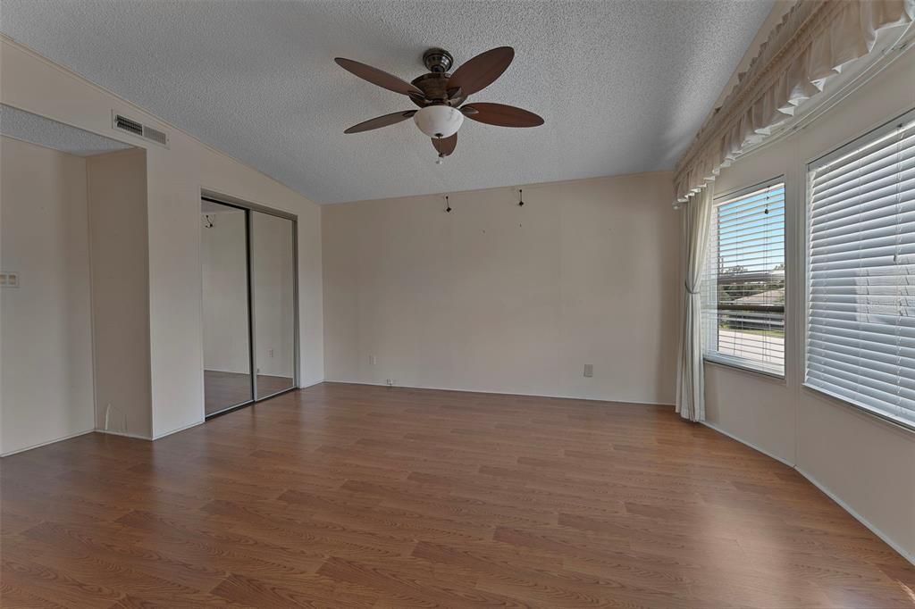 For Sale: $154,900 (2 beds, 2 baths, 1456 Square Feet)