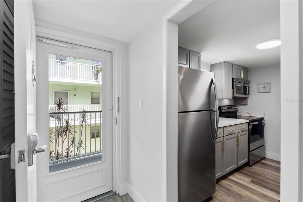 На продажу: $375,000 (2 спален, 2 ванн, 1016 Квадратных фут)