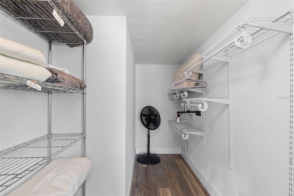 На продажу: $375,000 (2 спален, 2 ванн, 1016 Квадратных фут)