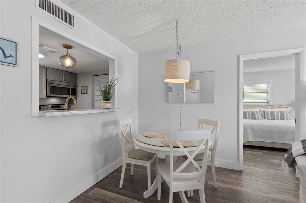 На продажу: $375,000 (2 спален, 2 ванн, 1016 Квадратных фут)