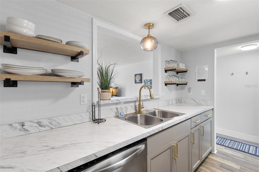 На продажу: $375,000 (2 спален, 2 ванн, 1016 Квадратных фут)