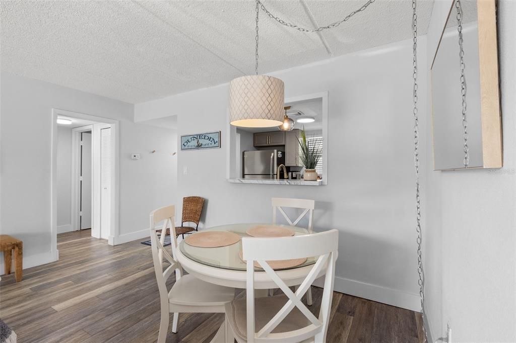 На продажу: $375,000 (2 спален, 2 ванн, 1016 Квадратных фут)