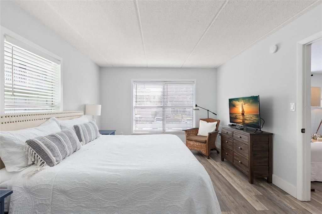 На продажу: $375,000 (2 спален, 2 ванн, 1016 Квадратных фут)