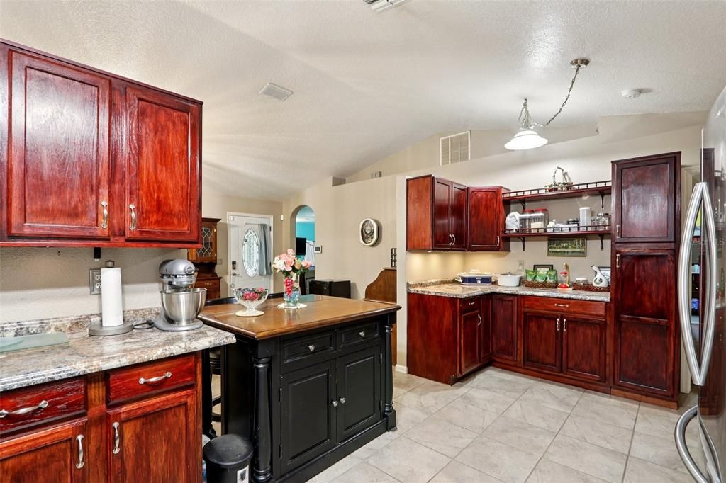 На продажу: $359,999 (3 спален, 2 ванн, 1677 Квадратных фут)