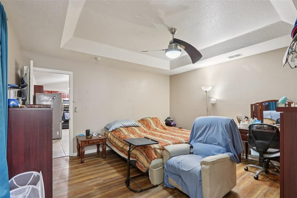 На продажу: $359,999 (3 спален, 2 ванн, 1677 Квадратных фут)