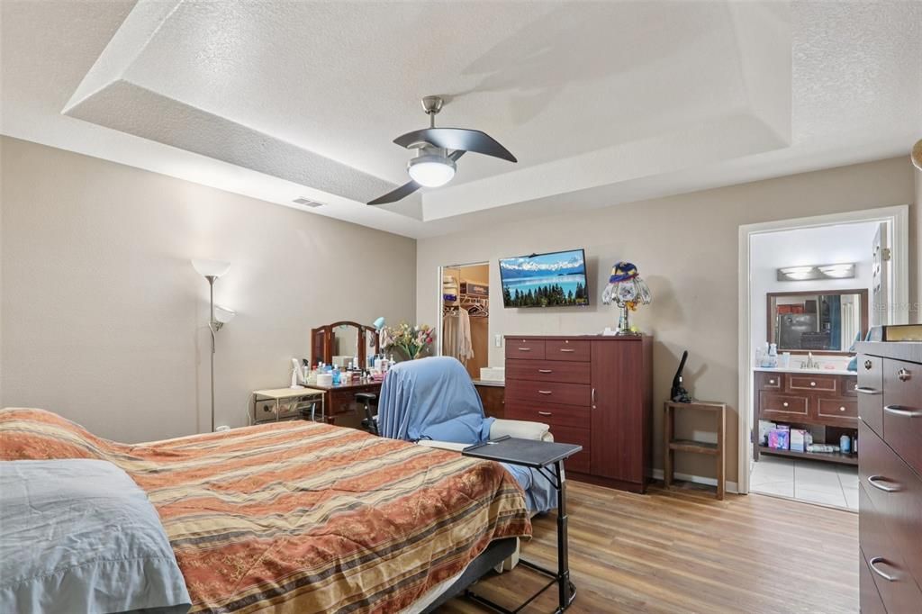 На продажу: $359,999 (3 спален, 2 ванн, 1677 Квадратных фут)