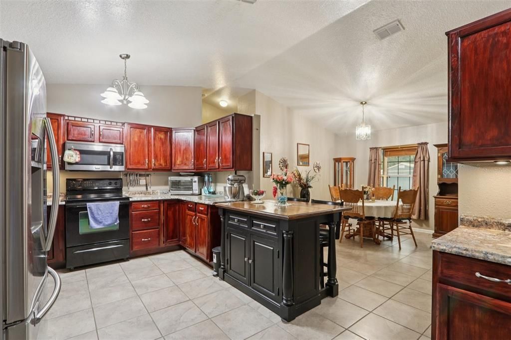 На продажу: $359,999 (3 спален, 2 ванн, 1677 Квадратных фут)