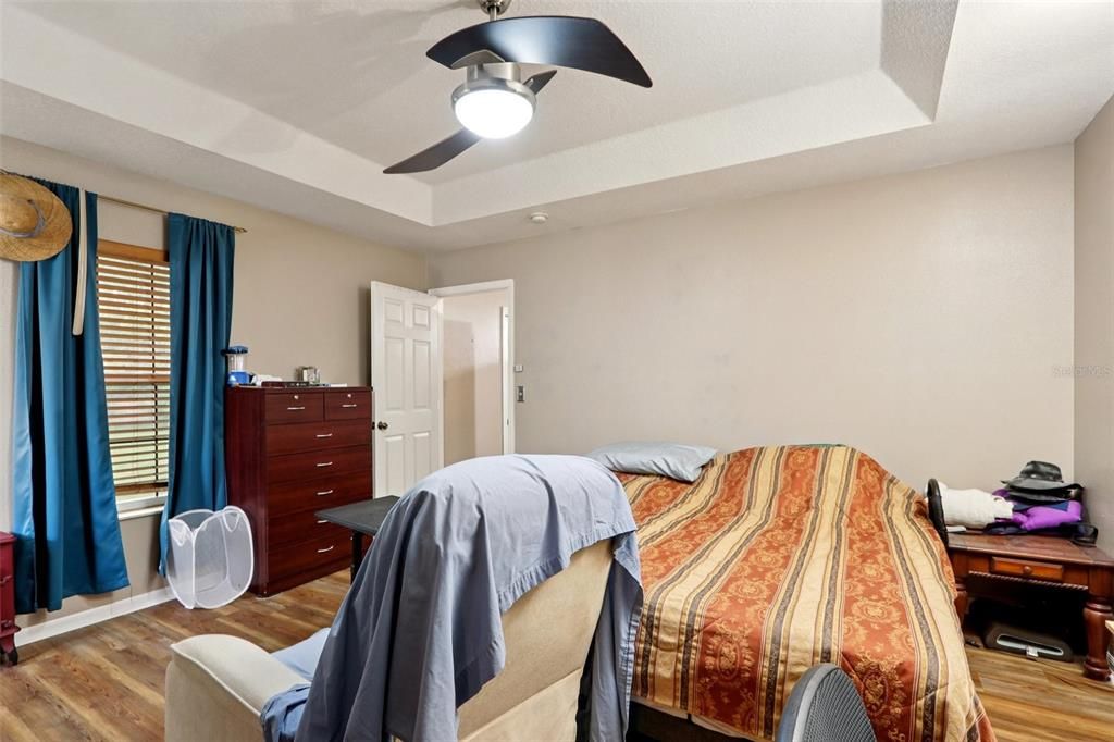 На продажу: $359,999 (3 спален, 2 ванн, 1677 Квадратных фут)