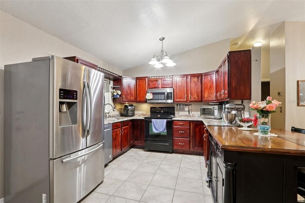 На продажу: $359,999 (3 спален, 2 ванн, 1677 Квадратных фут)