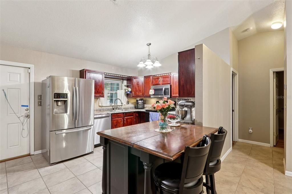 На продажу: $359,999 (3 спален, 2 ванн, 1677 Квадратных фут)