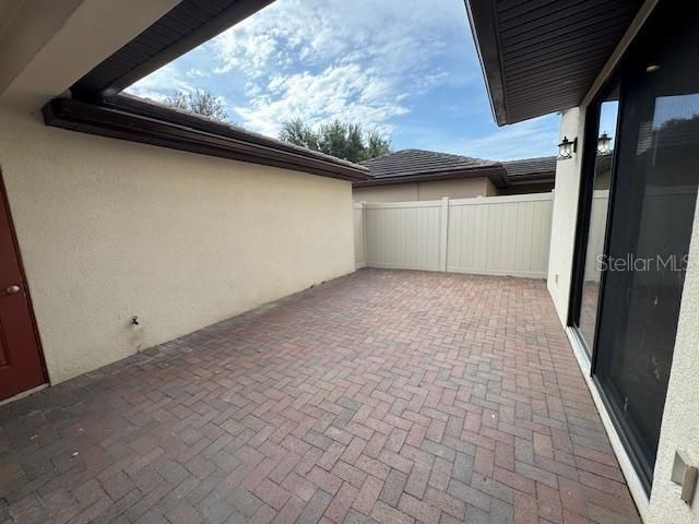 合同活跃: $3,075 (4 贝兹, 3 浴室, 1834 平方英尺)