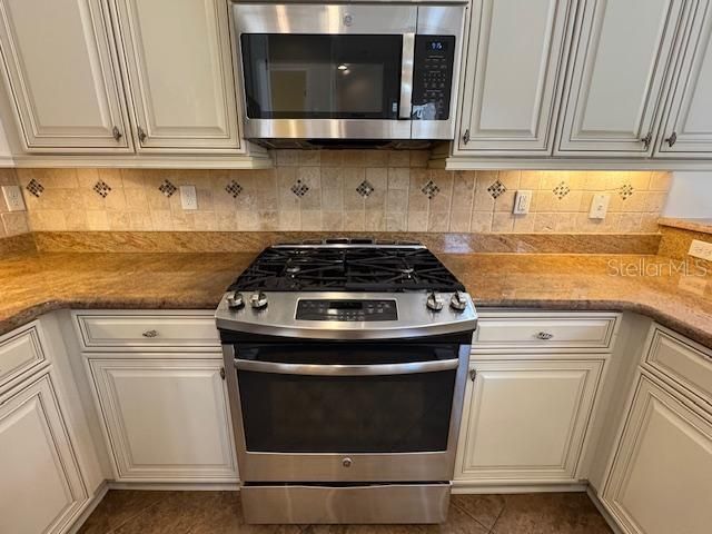 合同活跃: $3,075 (4 贝兹, 3 浴室, 1834 平方英尺)