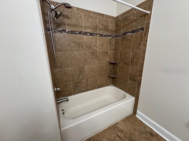 合同活跃: $3,075 (4 贝兹, 3 浴室, 1834 平方英尺)