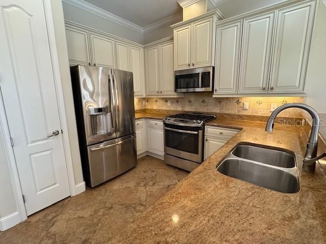 合同活跃: $3,075 (4 贝兹, 3 浴室, 1834 平方英尺)