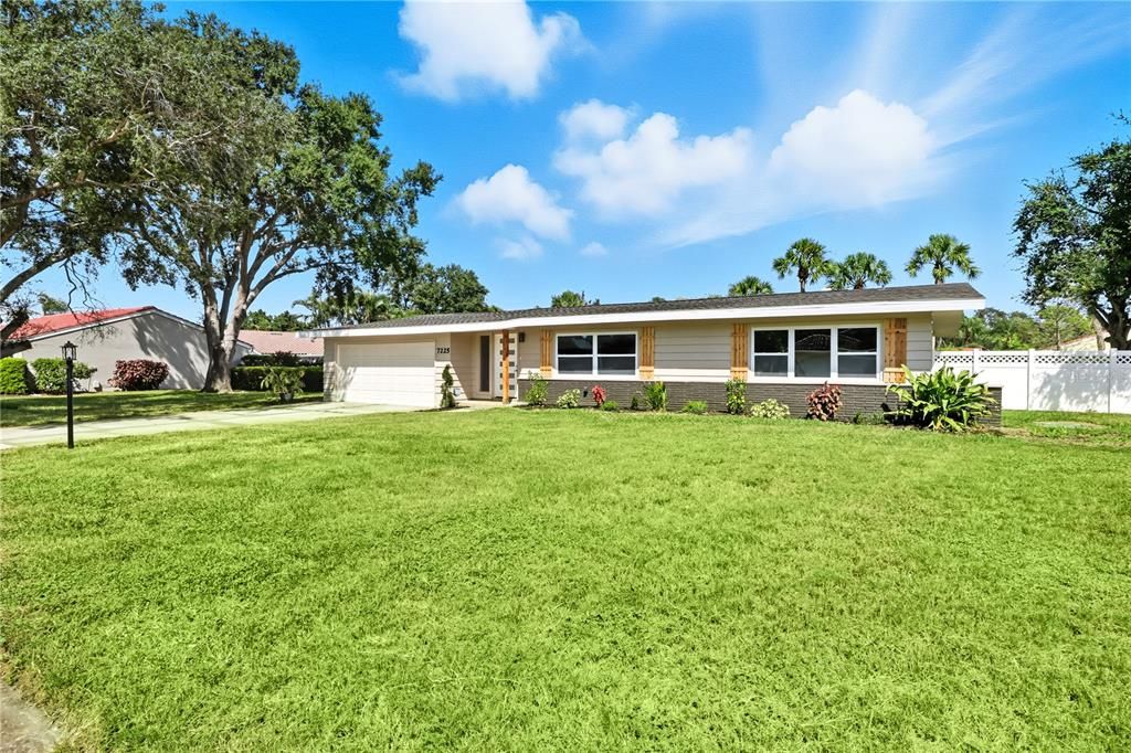 Recently Sold: $615,000 (3 beds, 3 baths, 2202 Square Feet)