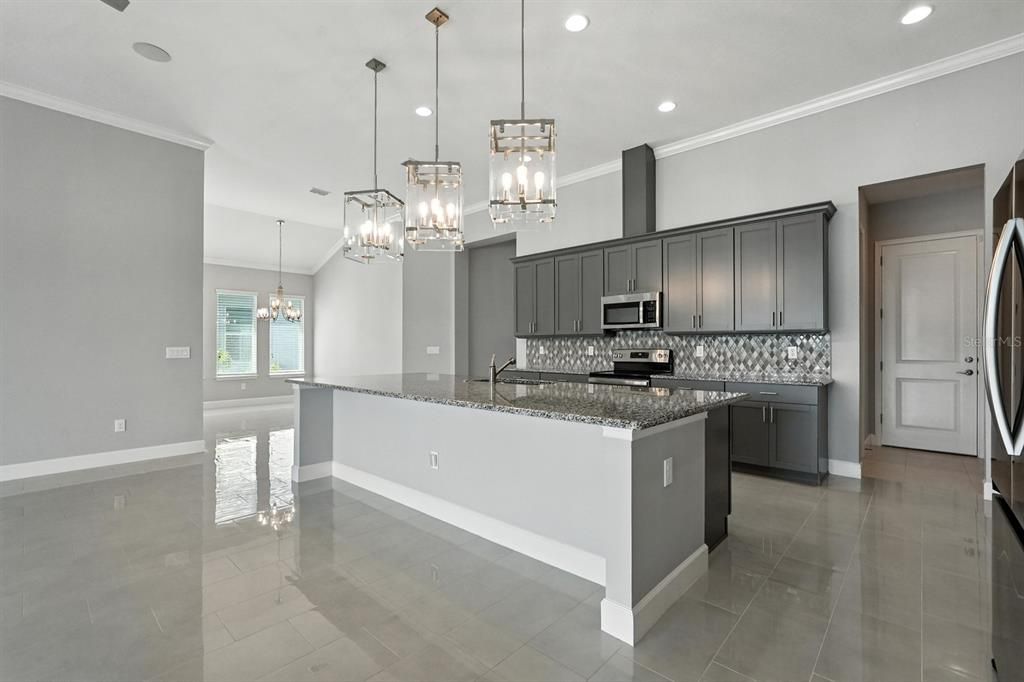 待售: $734,900 (4 贝兹, 3 浴室, 2479 平方英尺)