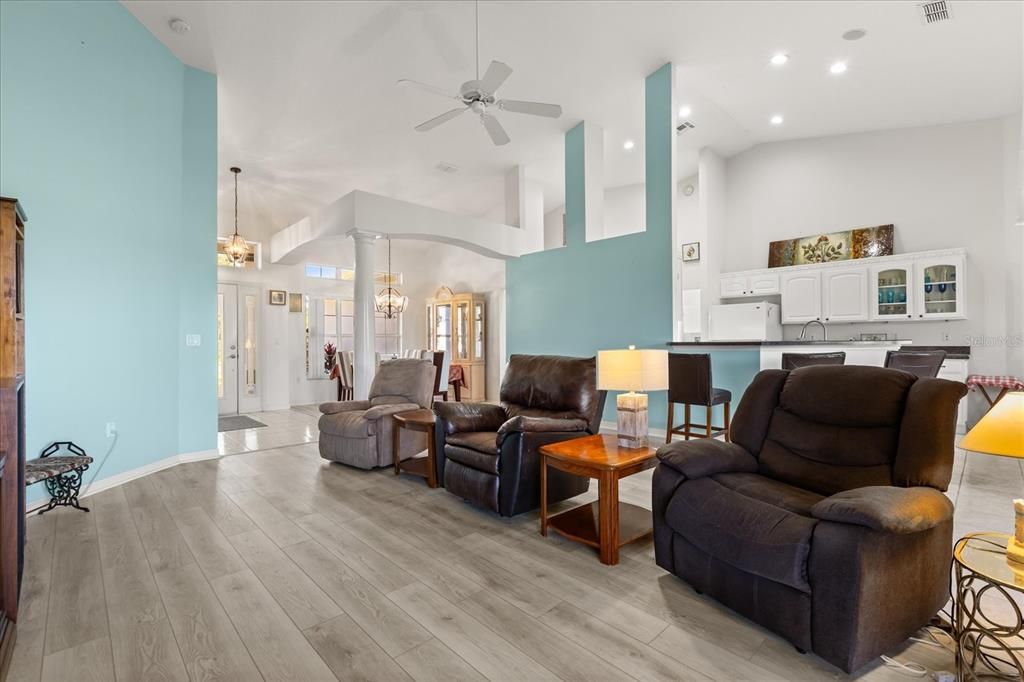 En Venta: $410,000 (3 camas, 2 baños, 1821 Pies cuadrados)